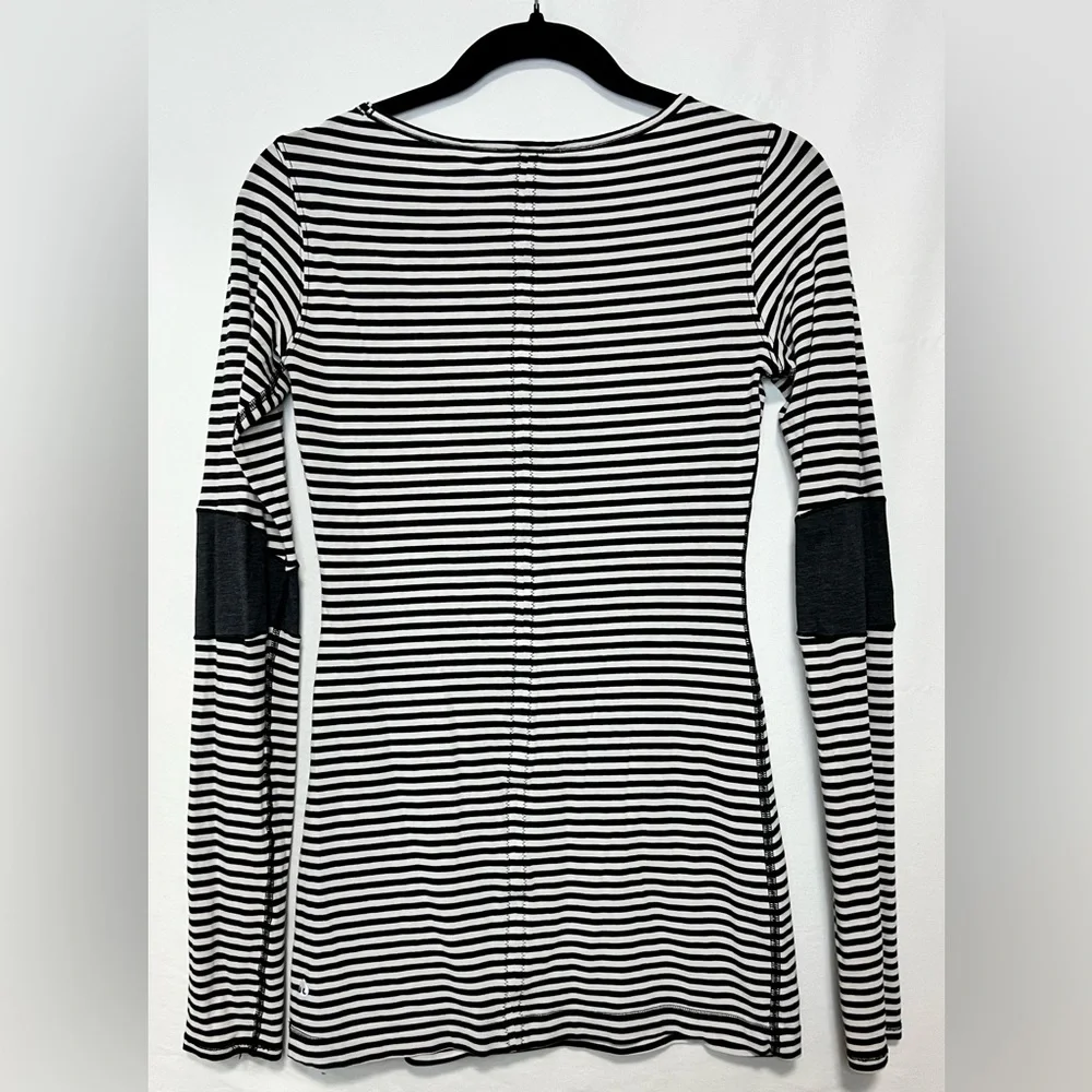 Lululemon Devotion Long Sleeve Tee Activewear Yoga Workout Stripes Stretchy Gym